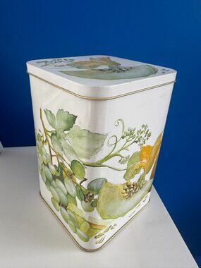 VTG Tin England Hinged Lid Garden Scene Storage Cottagecore Box 7"